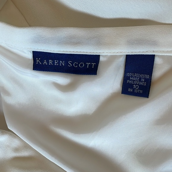 Karen Scott  Ruffled Bottom White Skirt. - Picture 2 of 7